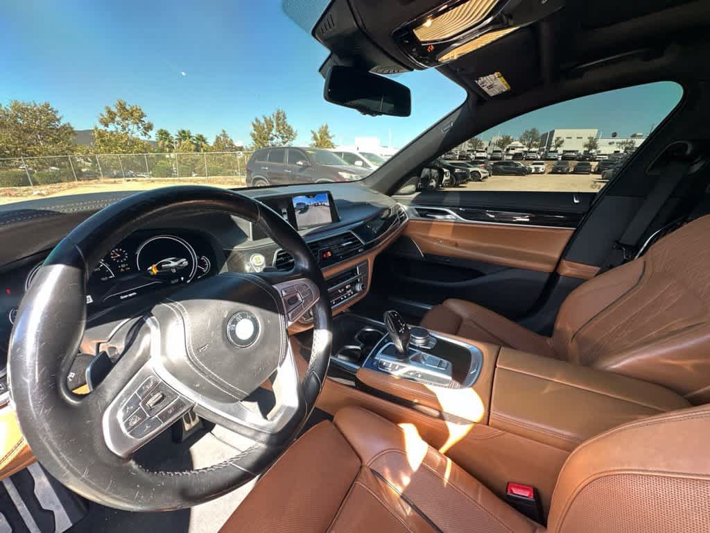 Used 2019 BMW 750i w/ M Sport Package RWD image 8