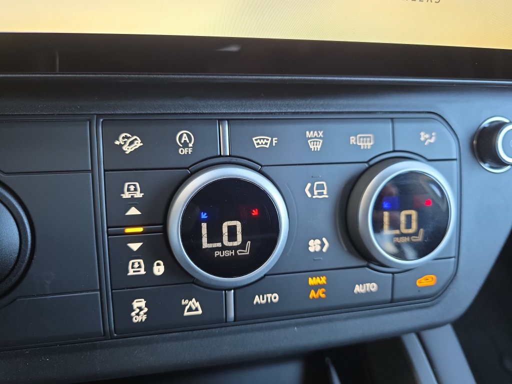 New 2026 Land Rover Defender 110 X-Dynamic SE AWD/4WD image 17
