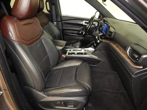 Used 2021 Ford Explorer Platinum w/ Equipment Group 601A AWD/4WD image 21