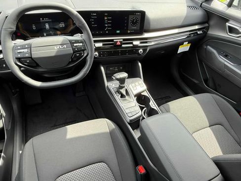 New 2026 Kia Sportage LX image 2