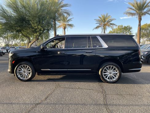 Used 2023 Cadillac Escalade ESV Premium Luxury image 2