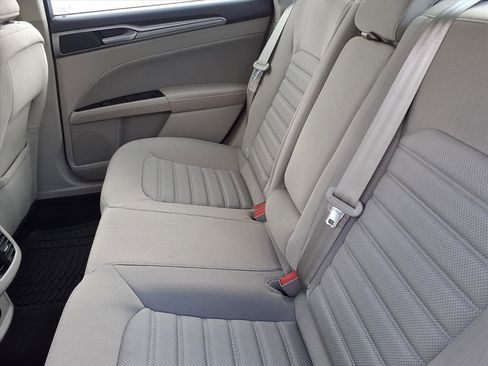 Used 2018 Ford Fusion SE w/ Fusion SE Technology Package image 6