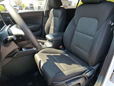 Used 2022 Kia Sportage LX image 13