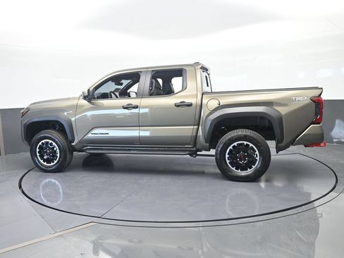 Used 2025 Toyota Tacoma TRD Off-Road w/ TRD Off Road Premium Package AWD/4WD image 3