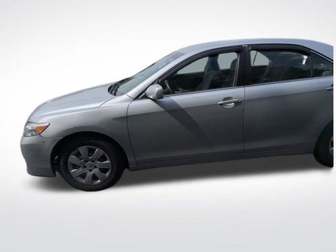 Used 2010 Toyota Camry LE image 11