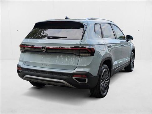 New 2025 Volkswagen Taos SE FWD image 2