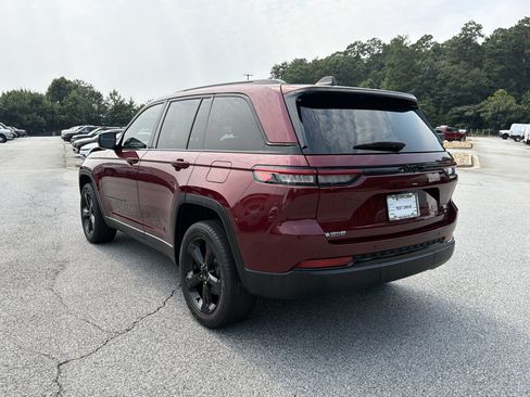 Used 2023 Jeep Grand Cherokee Limited w/ Black Appearance Package RWD image 6