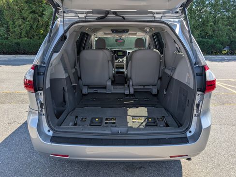 Used 2015 Toyota Sienna XLE image 14
