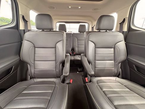 Used 2021 GMC Acadia Denali w/ Denali Technology Package FWD image 29