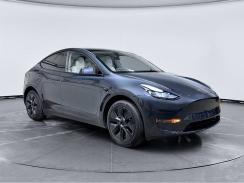 Used 2024 Tesla Model Y Long Range RWD image 4