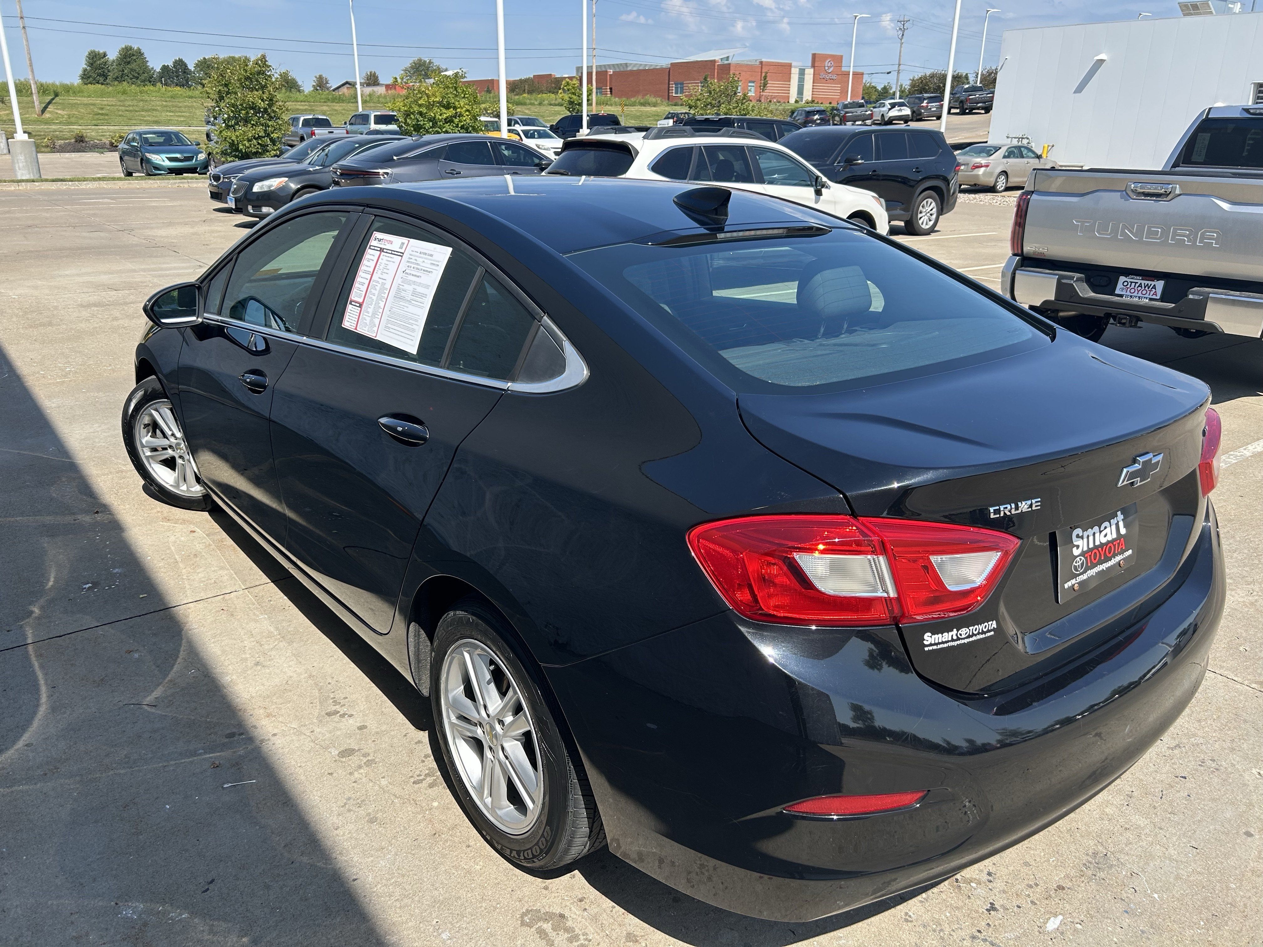 Used 2017 Chevrolet Cruze LT w/ Sun And Sound Package FWD image 3