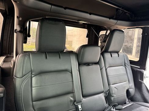 Used 2019 Jeep Wrangler Unlimited Sahara w/ Dual Top Group AWD/4WD image 47