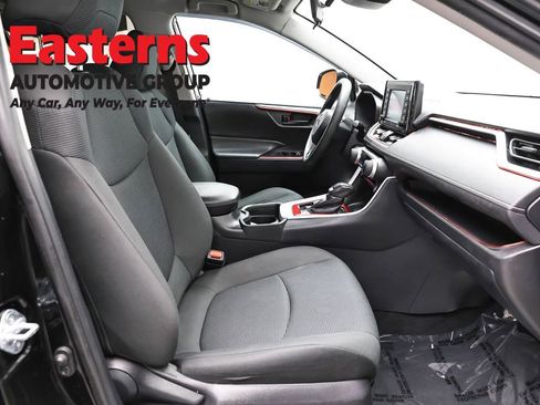 Used 2021 Toyota RAV4 LE image 23