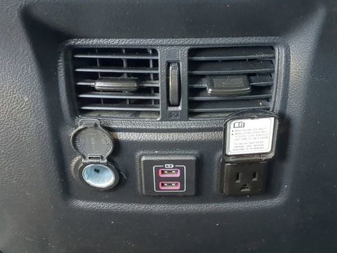 Used 2024 Nissan Titan SV w/ SV Convenience Package AWD/4WD image 16