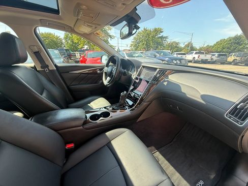 Used 2018 INFINITI Q50 Luxe w/ Essential Package (3.0T Luxe) AWD/4WD image 13