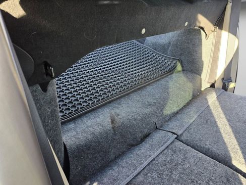 Used 2001 Saturn S-Series SL2 image 26