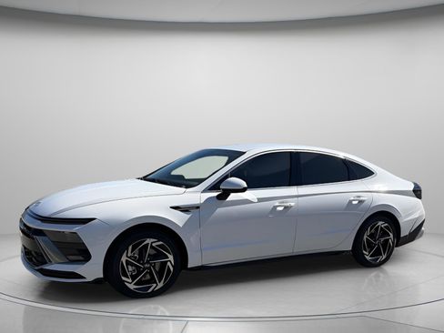 New 2026 Hyundai Sonata SEL FWD image 2