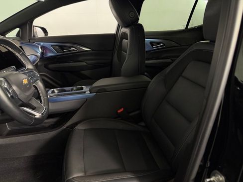 Used 2024 Chevrolet Equinox EV LT image 23