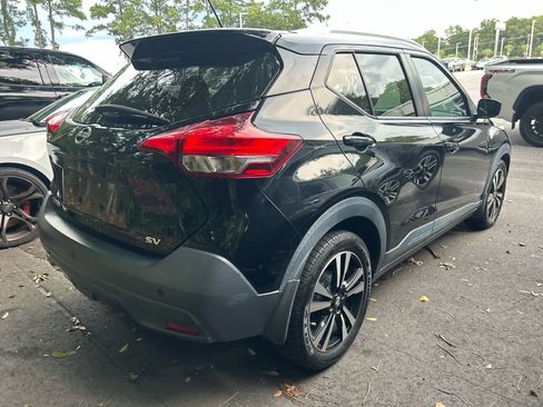 Used 2018 Nissan Kicks SV w/ Exterior Electronics Package FWD image 3
