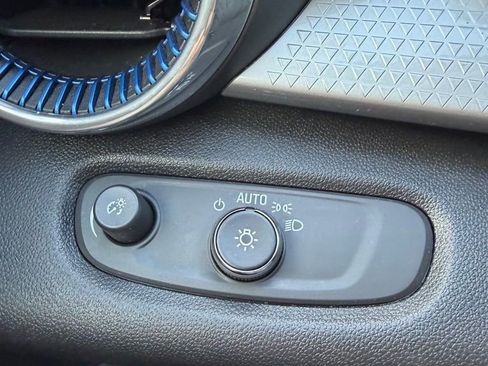 Used 2025 Chevrolet Trax LT image 17