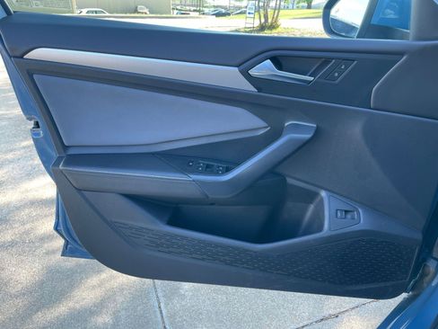 Used 2025 Volkswagen Jetta SE image 18