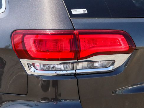 Used 2020 Jeep Grand Cherokee Laredo RWD image 11