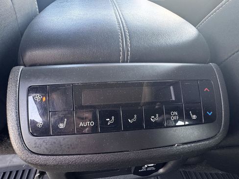 Used 2022 Nissan Pathfinder Platinum AWD/4WD image 18