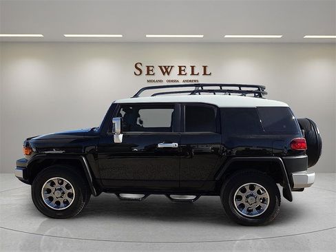 Used 2011 Toyota FJ Cruiser 4WD image 2
