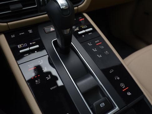 Certified 2025 Porsche Macan image 23