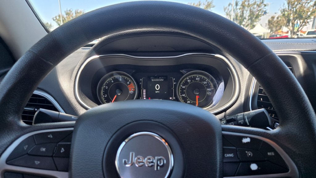 Used 2021 Jeep Cherokee Latitude AWD/4WD image 12