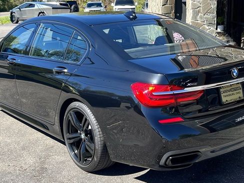 Used 2018 BMW 750i xDrive 750i xDrive image 3