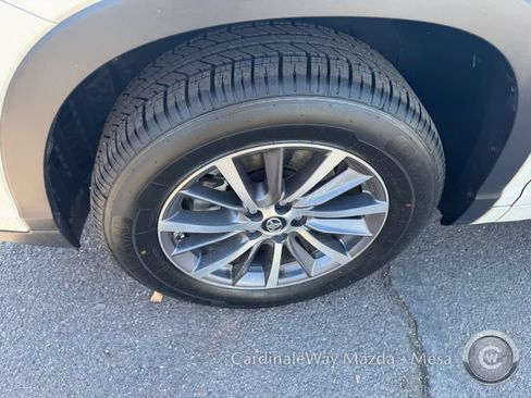 Used 2017 Toyota Highlander XLE FWD image 10