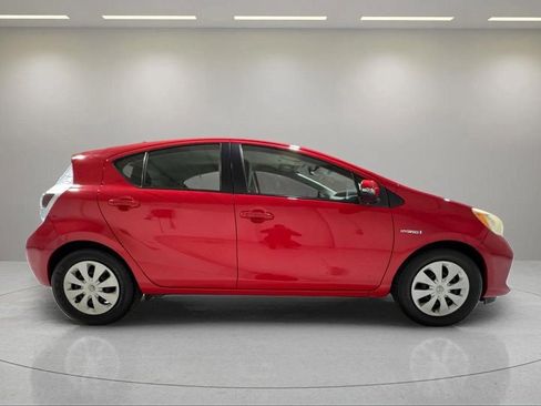 Used 2014 Toyota Prius C One image 2