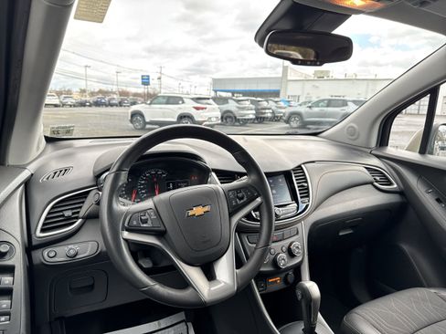 Used 2022 Chevrolet Trax LT w/ Sport Edition image 10