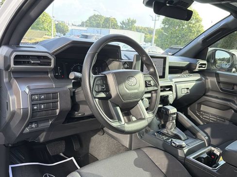 Used 2025 Toyota Tacoma SR5 AWD/4WD image 10
