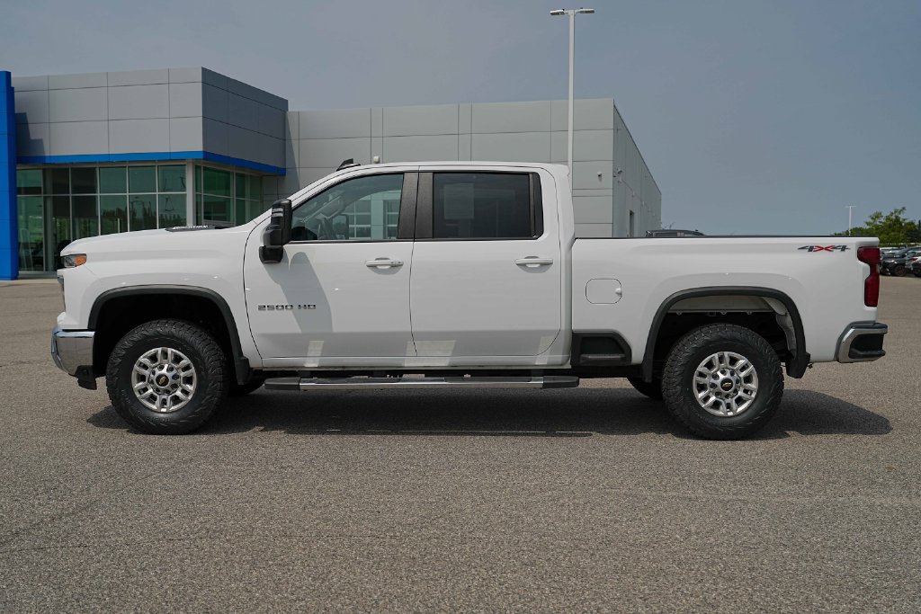 Used 2025 Chevrolet Silverado 2500 LT w/ Convenience Package AWD/4WD image 11