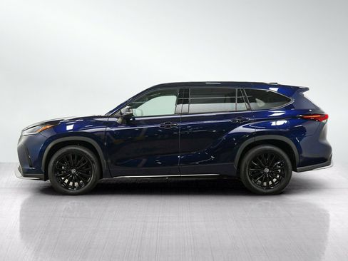 Used 2025 Toyota Highlander XSE AWD/4WD image 2