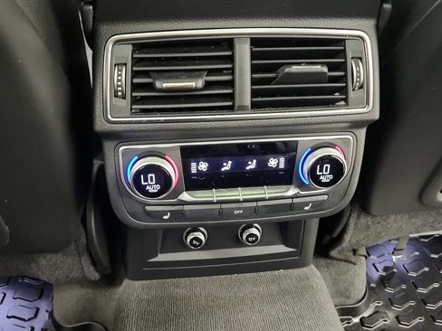 Used 2018 Audi Q7 3.0T Prestige w/ Prestige Package AWD/4WD image 41