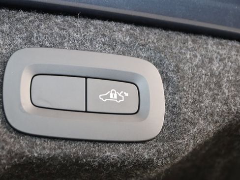 Used 2020 Volvo S60 T6 Momentum w/ Protection Package image 49