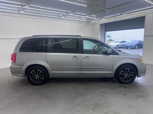 Used 2016 Dodge Grand Caravan R/T image 4