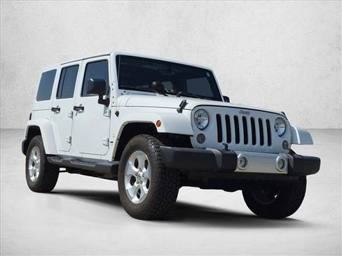 Used 2015 Jeep Wrangler Unlimited Sahara w/ Dual Top Group AWD/4WD image 3