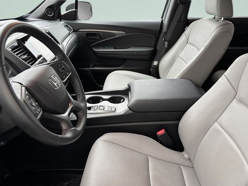 Certified 2025 Honda Passport EX-L image 17