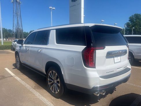 Used 2022 GMC Yukon XL Denali w/ Denali Ultimate Package AWD/4WD image 6