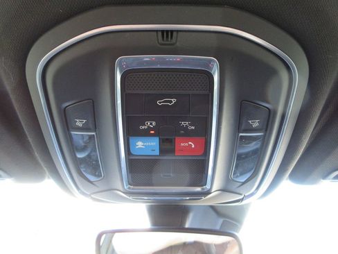 Used 2024 Jeep Grand Cherokee Limited AWD/4WD image 31