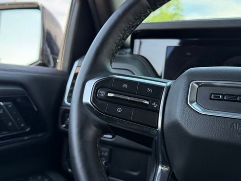 Used 2025 GMC Yukon XL Denali AWD/4WD image 9