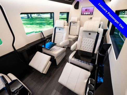 Used 2024 Mercedes-Benz Sprinter 2500 image 42