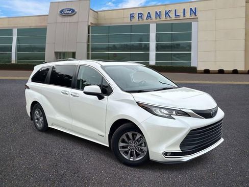 Used 2021 Toyota Sienna XLE w/ XLE Plus Package AWD/4WD image 1