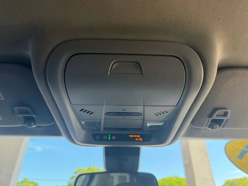 Used 2021 Chevrolet Equinox LT FWD image 19