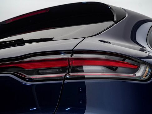 Certified 2025 Porsche Macan image 13