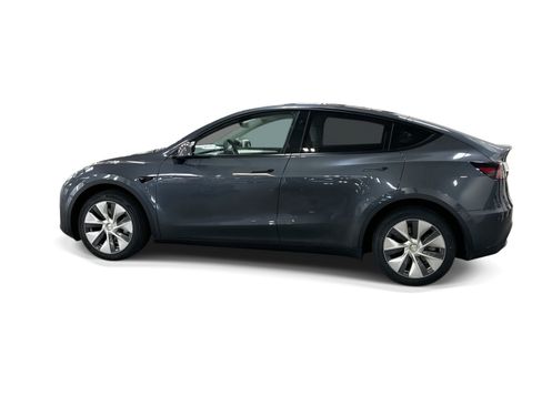 Certified 2023 Tesla Model Y AWD image 3